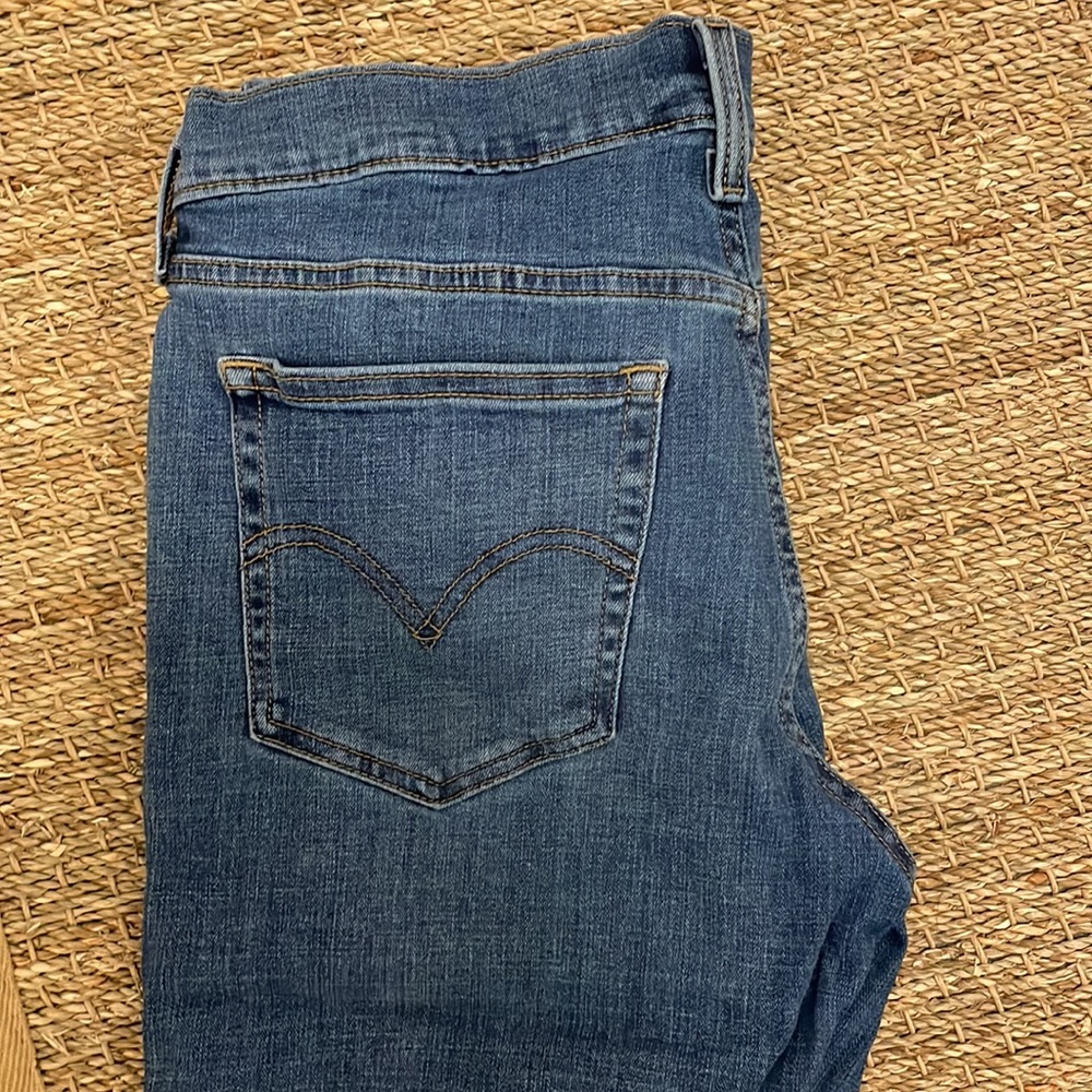 Levi’s women boyfriend jean, ripped detailing size 29 - Picture 4 of 6